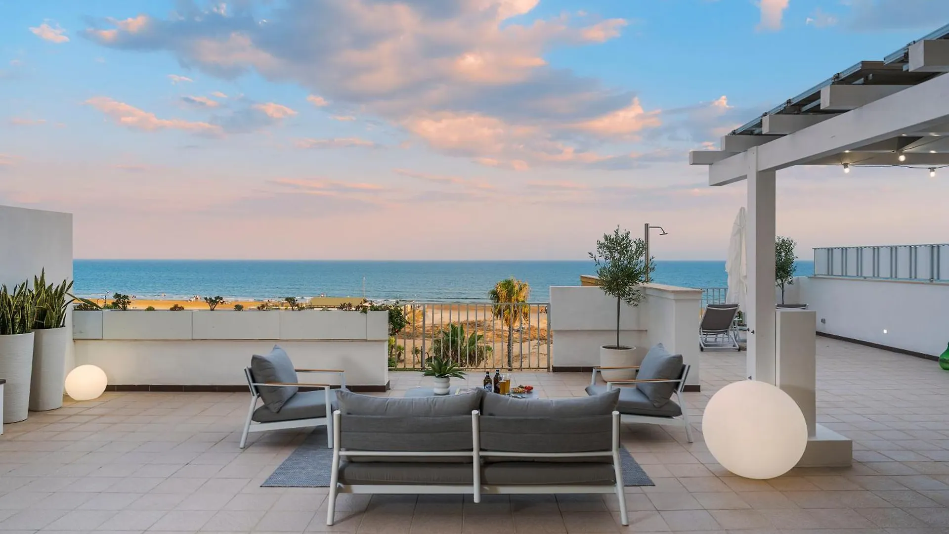 Acquaduci - Casa Vacanza Fronte Mare lungomare Pietre Nere Pozzallo 0*,  Italia