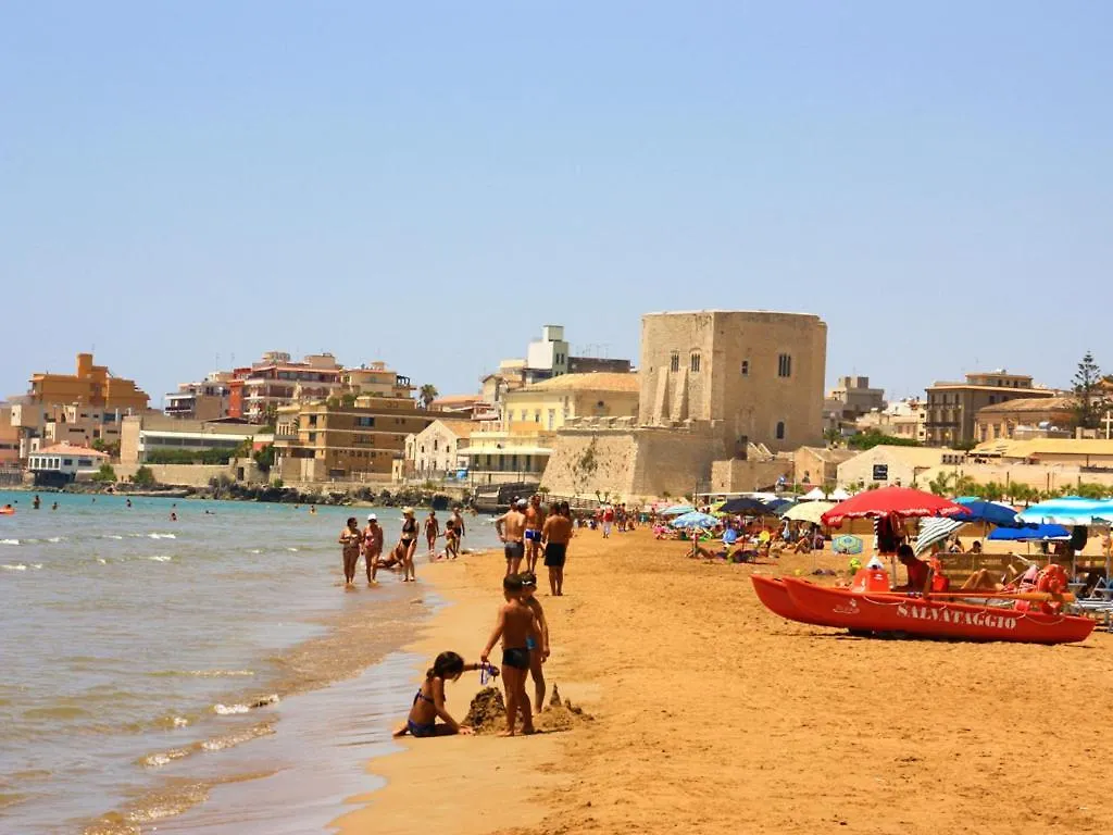 Appartamento Acquaduci - Casa Vacanza Fronte Mare lungomare Pietre Nere Pozzallo Italia